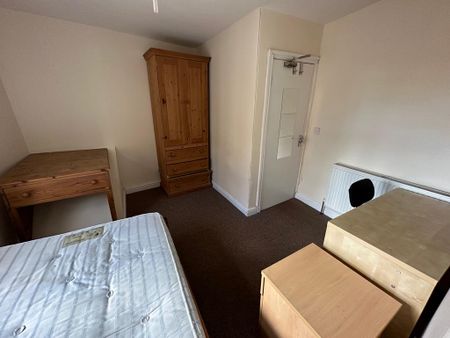 6 bedroom flat to rent - Photo 4