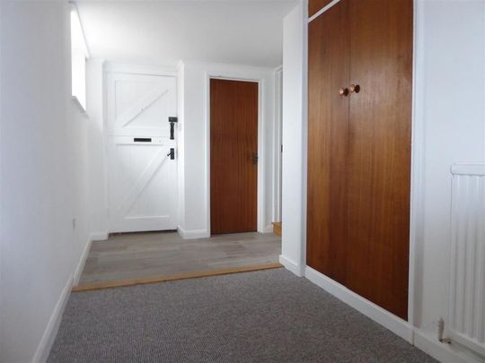 4 bedroom detached bungalow to rent - Photo 1