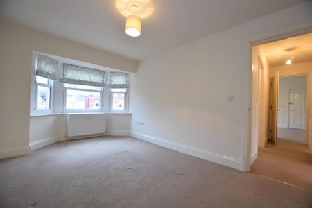 3 bedroom apartment to rent - Photo 4