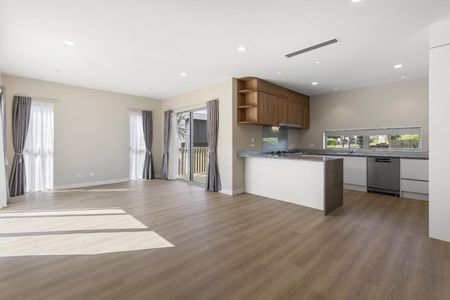 Modern family home in Greenlane - Photo 4