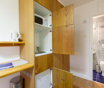 Flat 09 Finchley Road, Hampstead NW3 7AJ - Photo 2