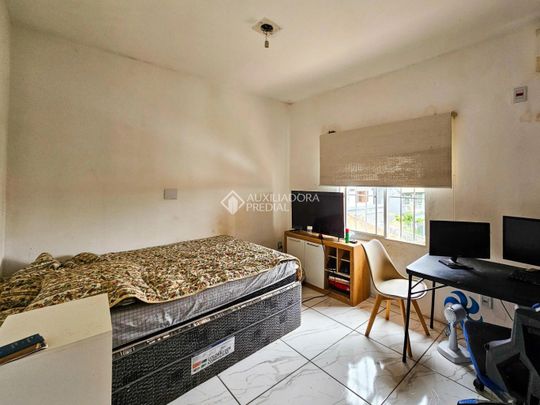 Casa com 5 quartos e 250m² para alugar em Santa Tereza, Porto Alegre. - Photo 1