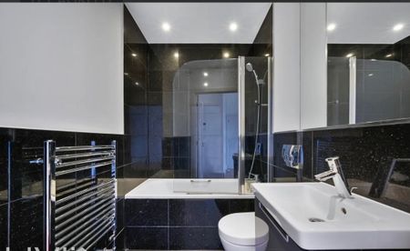 Room in a Shared Flat, Green Dragon House, CR0 - Photo 4