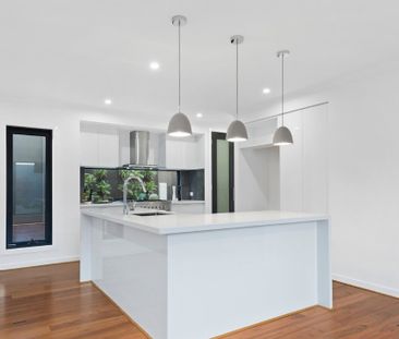 Executive living in a great location - Photo 4