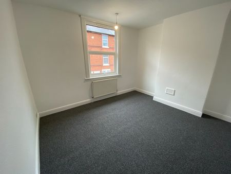 2 Bed Terraced House, Wilford Crescent East, NG2 - Photo 2