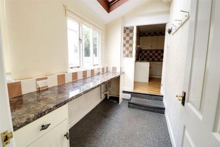 2 bedroom semi-detached house to rent - Photo 5