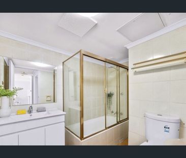 City 2 Bed 1 Bath For Lease, Windsor Plaza Renovated Apartment - Photo 4