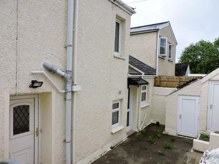 3 bedroom semi-detached house to rent - Photo 5