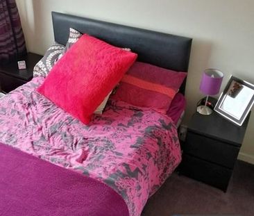 4 bedroom semi-detached house to rent - Photo 2