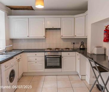 3 Feversham Crescent, Wiggington Road - Photo 3