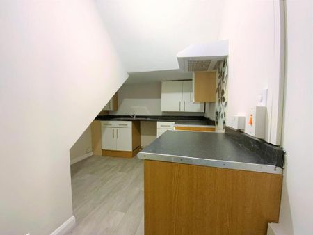 3 bedroom flat to rent - Photo 5