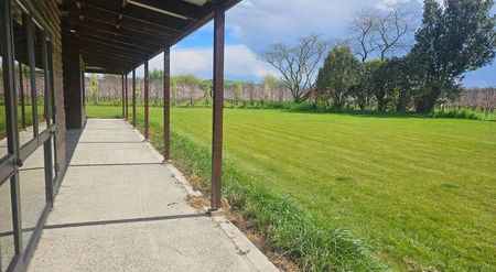 Large rural family home close to Taradale - Photo 2