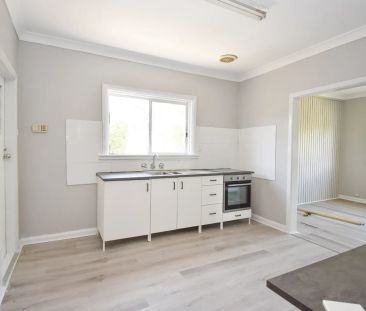 Freshly renovated and ready to move in. - Photo 5