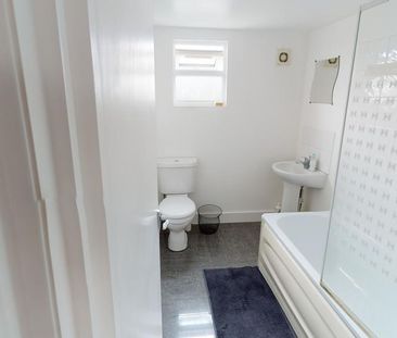 1 bedroom in a house share to rent - Photo 6
