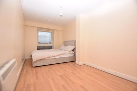 3 bedroom apartment to rent - Photo 5