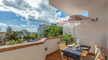 Middle Floor Apartment in Estepona - Photo 3