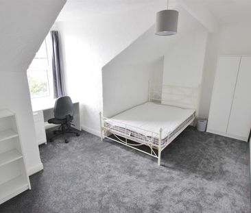 6 bedroom House To Let - Photo 3