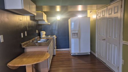 For Lease - 74 Queens Circle Unit# 5, Fort Erie, Ontario - Photo 4