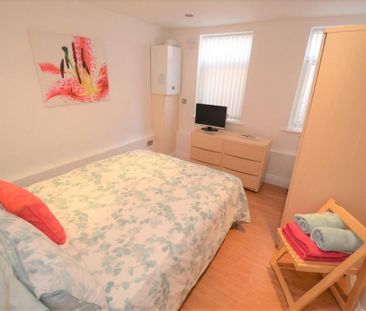 2 bedroom flat to rent - Photo 4