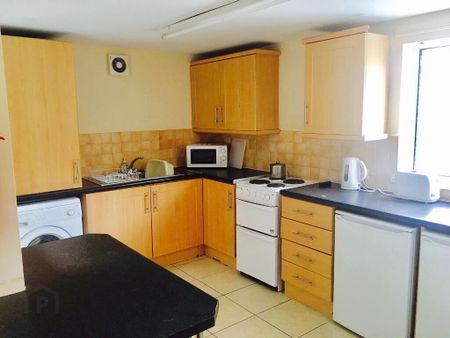 En-Suite Room 4, 44 Rathcoole Street, Lisburn Road, Belfast, BT9 7GA - Photo 4