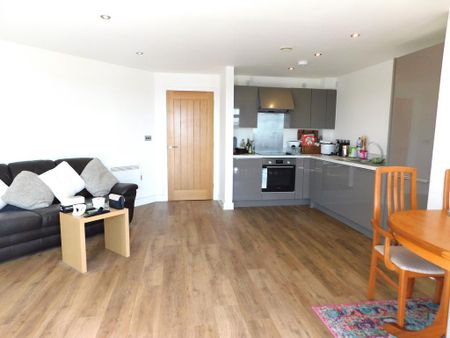 2 bedroom flat to rent - Photo 2