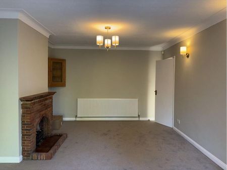 3 bedroom semi-detached house to rent - Photo 2