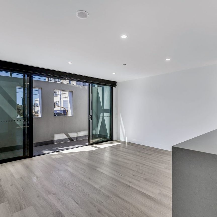 Brand new and spacious 1 bedroom apartment - Photo 1