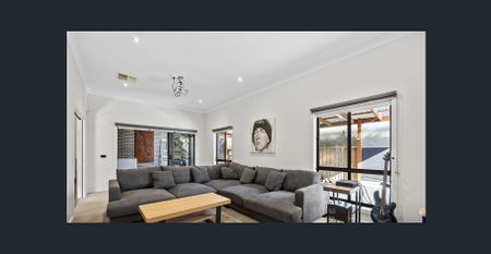 Multiple Living Zone, 3rd Covered Car Park for Caravan/Boat, Big Shed - Photo 5