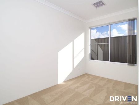 Modern Family Home in the Heart of Paradiso Estate - Photo 5