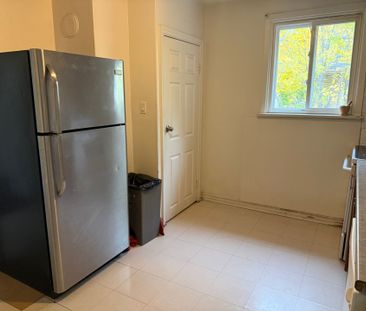 For Lease - 4075 Lawrence Avenue, Toronto, Ontario - Photo 3