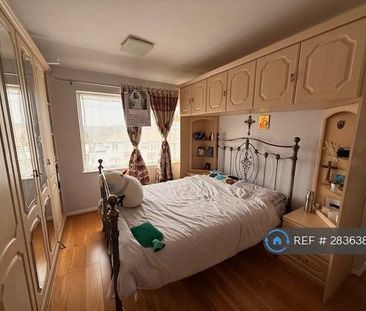 4 bedroom semi-detached house to rent - Photo 5