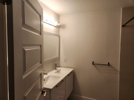 For Lease - 540 Essa Road, Barrie, Ontario - Photo 2