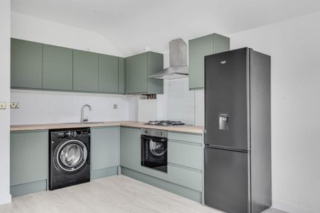 3 bedroom flat to rent - Photo 5