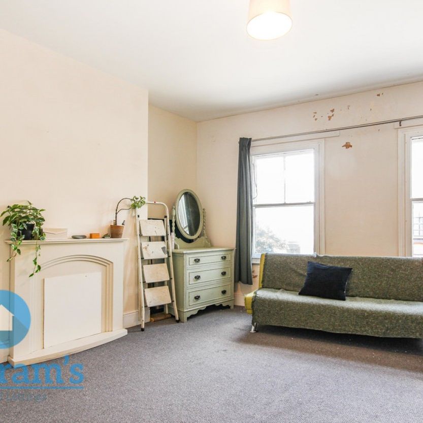 References Pending - 2 bed Apartment - Photo 1