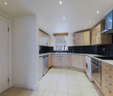 2 Bedroom Flat, Brewer Street, London, Greater London, Soho, W1F - Photo 2