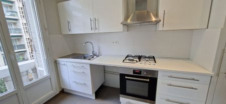 Location Appartement 3 pièces 102m² MARSEILLE 8ème - Photo 5