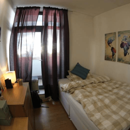 1 bedroom in a flat share to rent - Photo 1