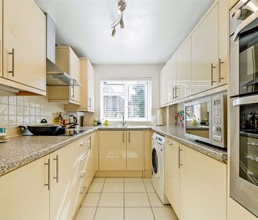 A well presented, refurbished, ground floor apartment with garage a... - Photo 5