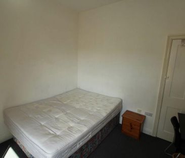 4 bedroom terraced house to rent - Photo 4