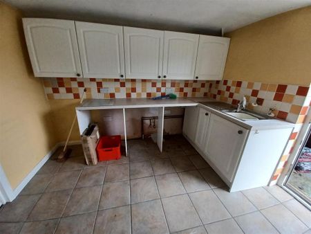 4 bedroom detached house to rent - Photo 3