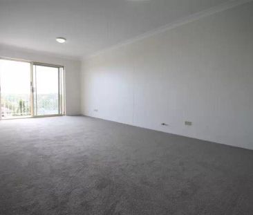 Apartment with 2 bedrooms, 1 bathroom & parking for 1 car - Photo 3