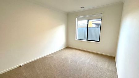 17 Ruislip Avenue, Strathtulloh, VIC 3338 - Photo 3