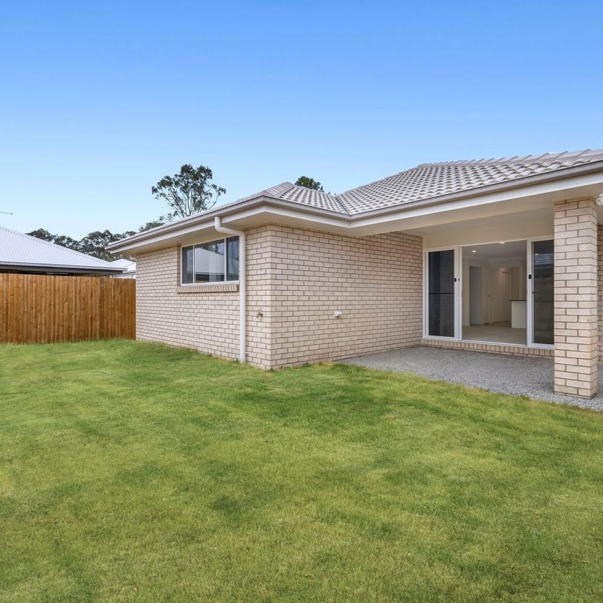 Modern Family Living in Prime Burpengary East Location - Spacious 4-Bedroom Home with Double Garage. - Photo 1