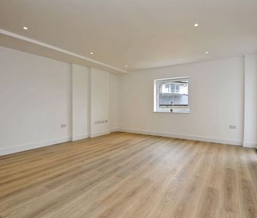 Flambard Way, Godalming, Surrey, GU7 - Photo 2