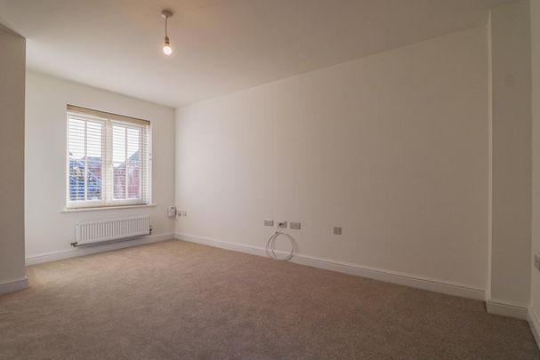 3 bedroom semi-detached house to rent - Photo 1