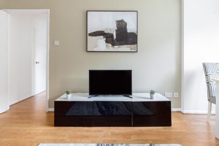 2 bedroom ground floor flat to rent - Photo 4