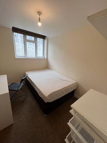 6 Bed Flat, Bond Street, BS1 - Photo 4