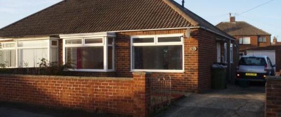 2 bedroom semi-detached bungalow to rent - Photo 1