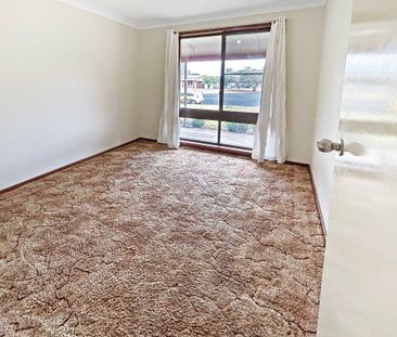 Charming Family Home with Pool - Photo 5