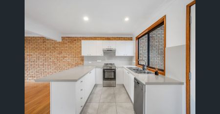 Fantastic Location Newly Renovated - Photo 4